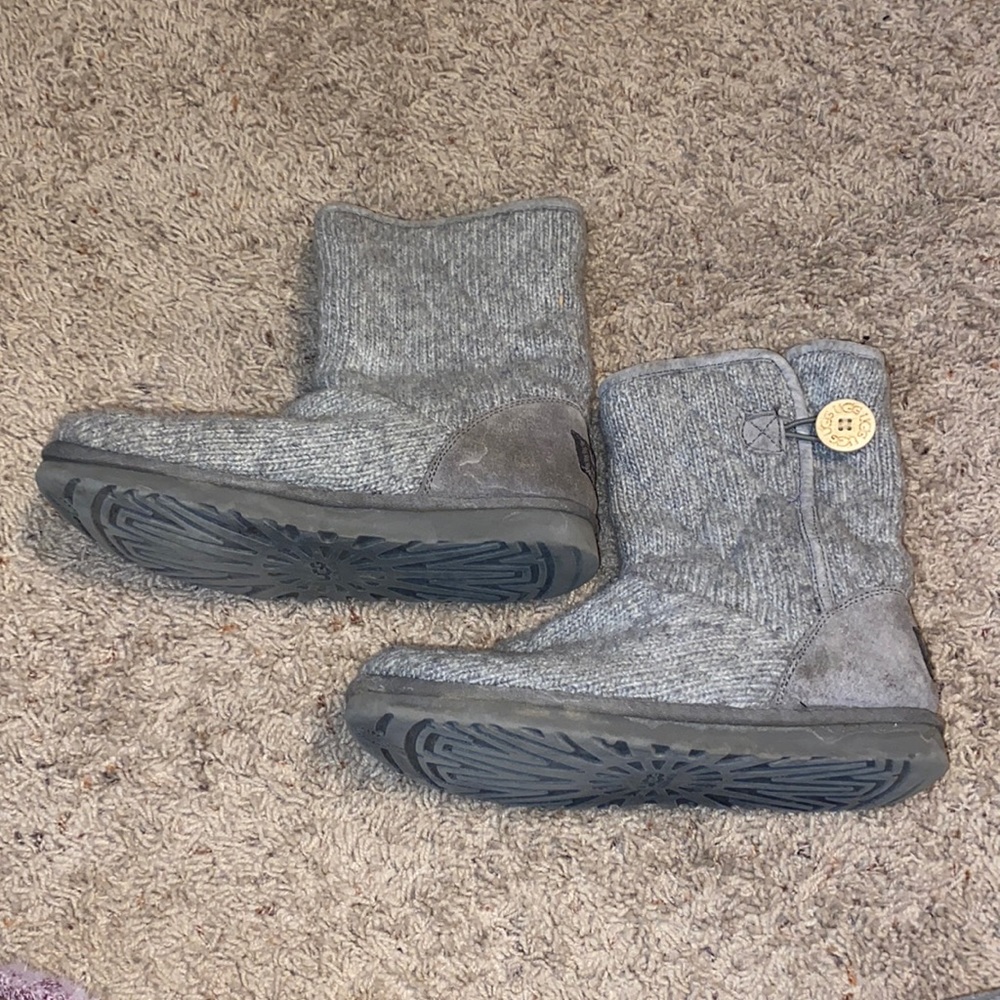 UGG SIZE 9 GREY BOOTS
